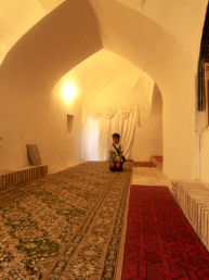 inside pakhlavan makhmood mausoleum.jpg